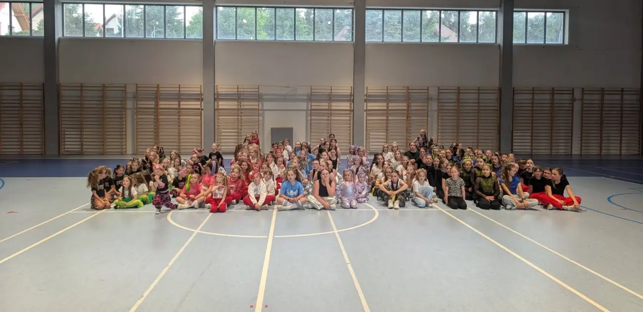 220 dzieci na scenie i tłumy na widowni. Wielkie święto młodych talentów w Korzennej