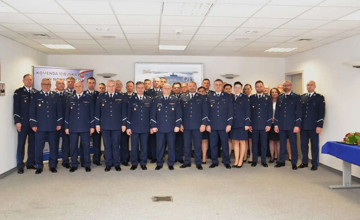 Uroczysta zbiórka w Nowym Sączu. Awanse i gratulacje dla policjantów