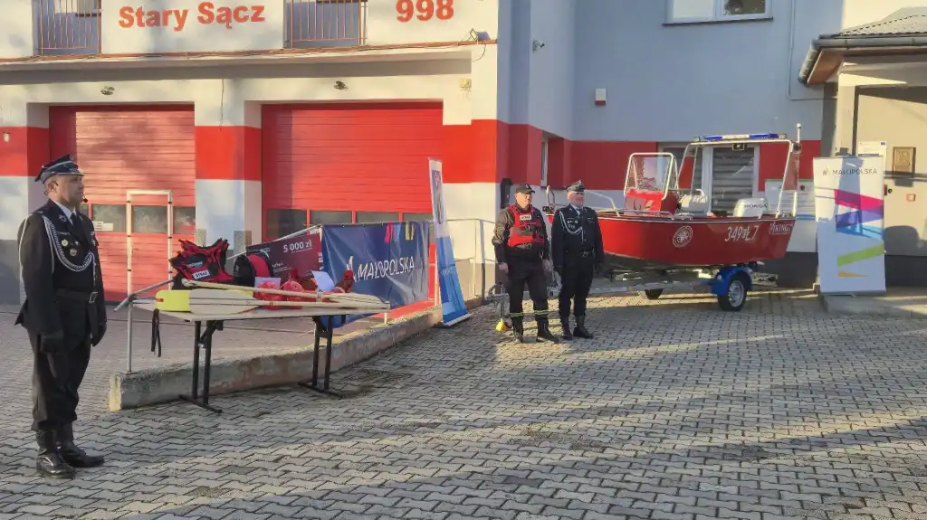Starosądecka OSP zyskała nowoczesną łódź motorową