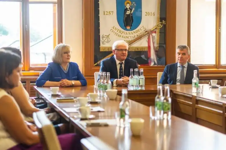 Wicemarszałek Józef Gawron spotkał się z samorządowcami ziemi sądeckiej. Dyskutowano o zmianach Programu Ochrony Powietrza