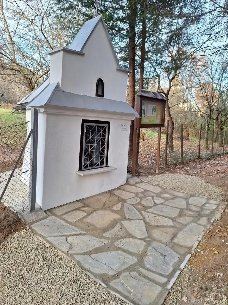 Podegrodzie. Renowacja kapliczki Matki Boskiej Pocieszenia. Historyczny zabytek uratowany