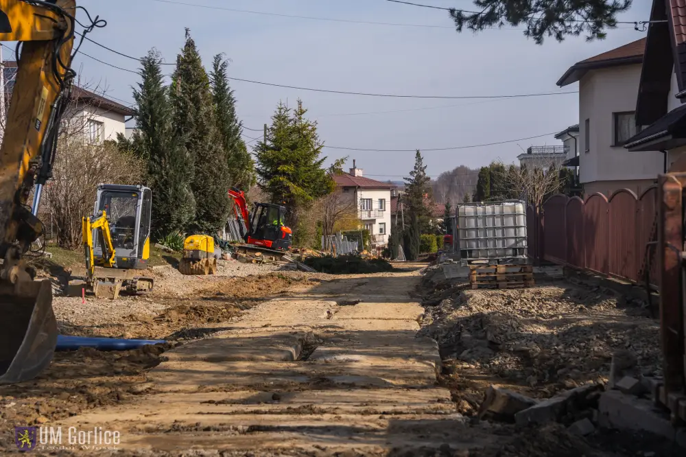Prace na Osiedlu Łysogórskim w Gorlicach. Trwa rozbudowa infrastruktury