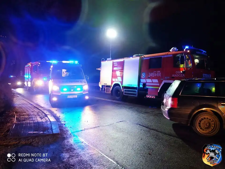Wypadek w Kadczy. 2 osoby trafiły do szpitala