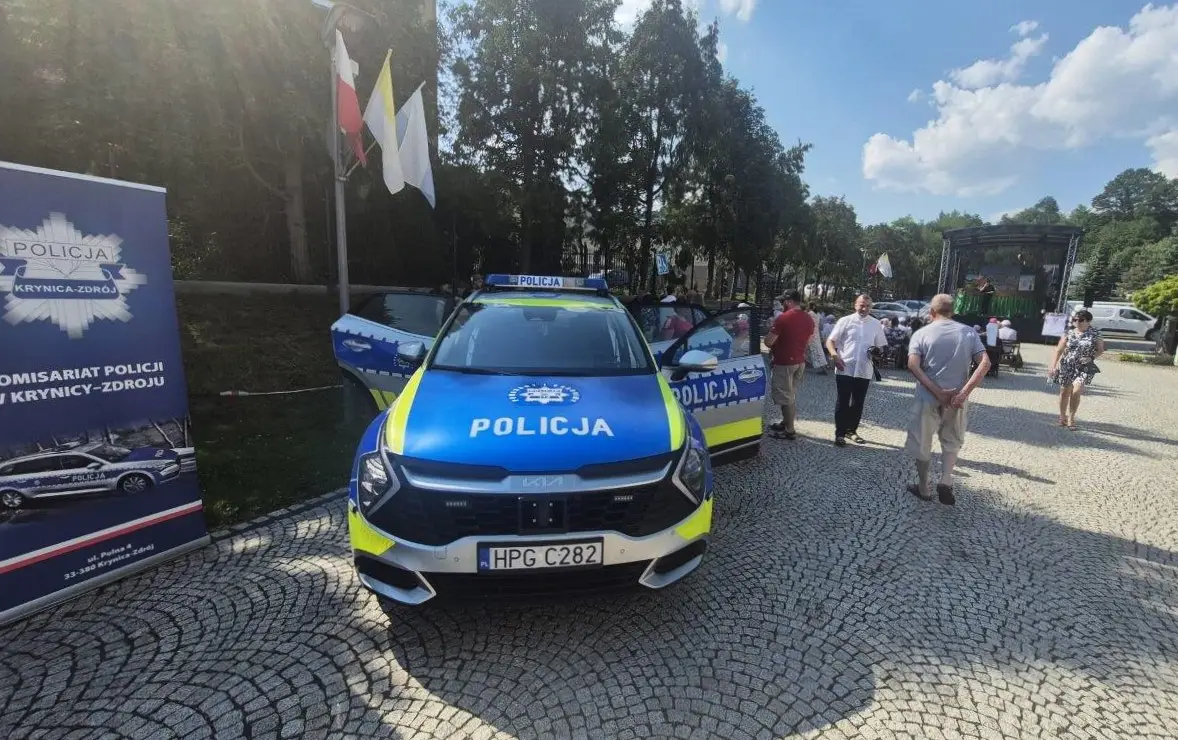 Radiowóz, motocykle i konkursy. Kryniccy policjanci spotkali się z mieszkańcami podczas festynu