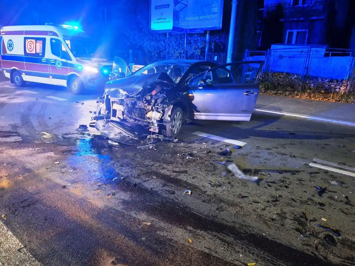 Wypadek w Nowym Sączu. Zablokowana Nawojowska, interwencja straży i służb ratunkowych