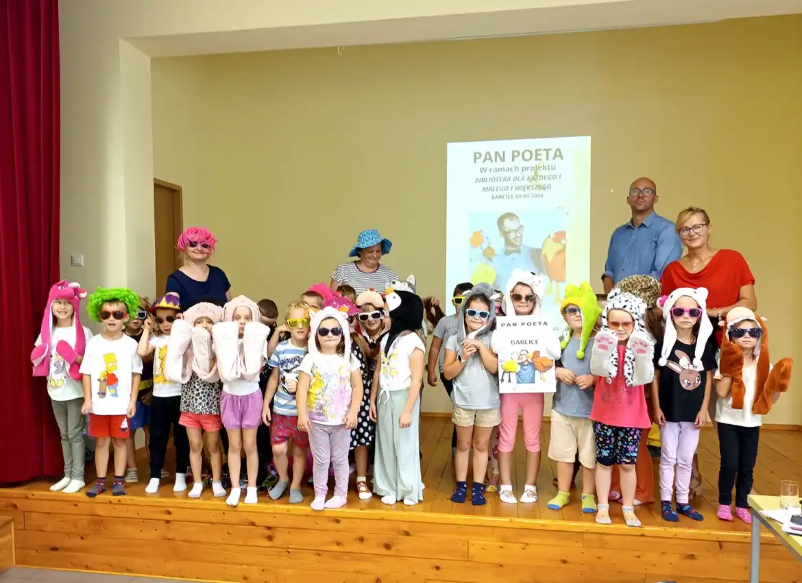 Książki, warsztaty i uśmiechy. Udany projekt „Biblioteka dla każdego, i małego i większego”