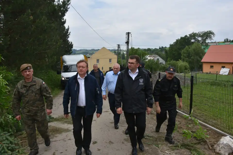 Trąba powietrzna w powiecie nowosądeckim: Do gmin trafią pierwsze środki pieniężne