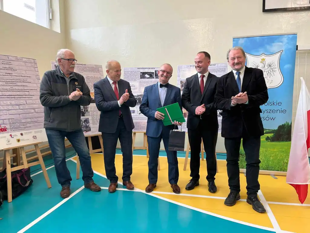 Odznaka „W obronie Polskiej Ziemi” dla Wicestarosty gorlickiego Stanisława Kaszyka