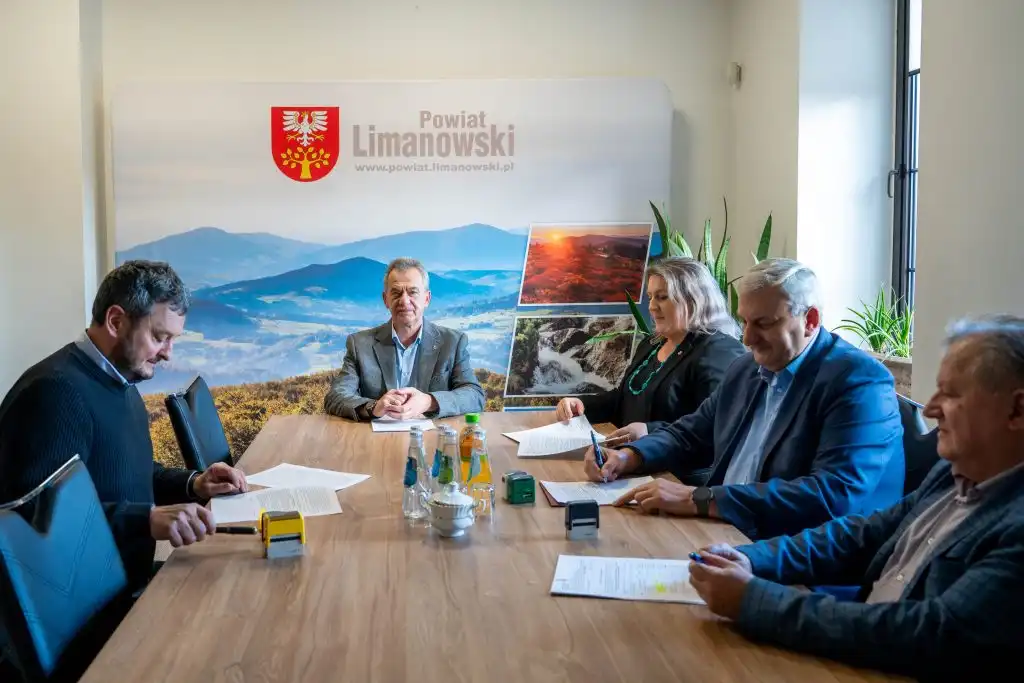 Nowe inwestycje drogowe w Powiecie Limanowskim. Podpisano kolejne umowy