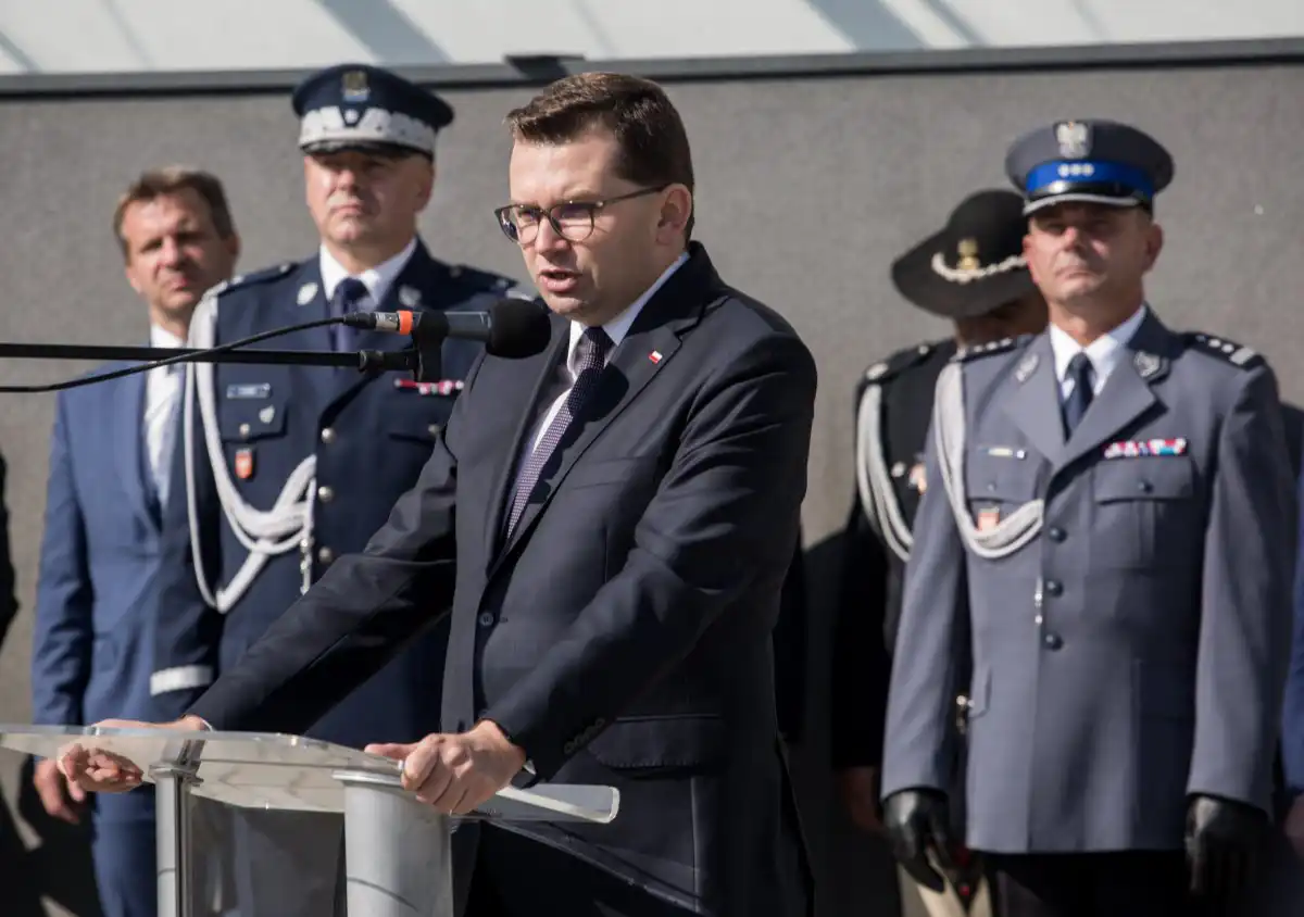 Nowi funkcjonariusze w szeregach małopolskiej Policji, w tym dwóch w KPP w Limanowej