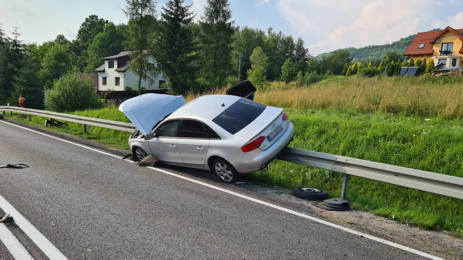 Dramatyczny wypadek w Paszynie. Zderzyły się trzy osobówki. Lądował śmigłowiec LPR