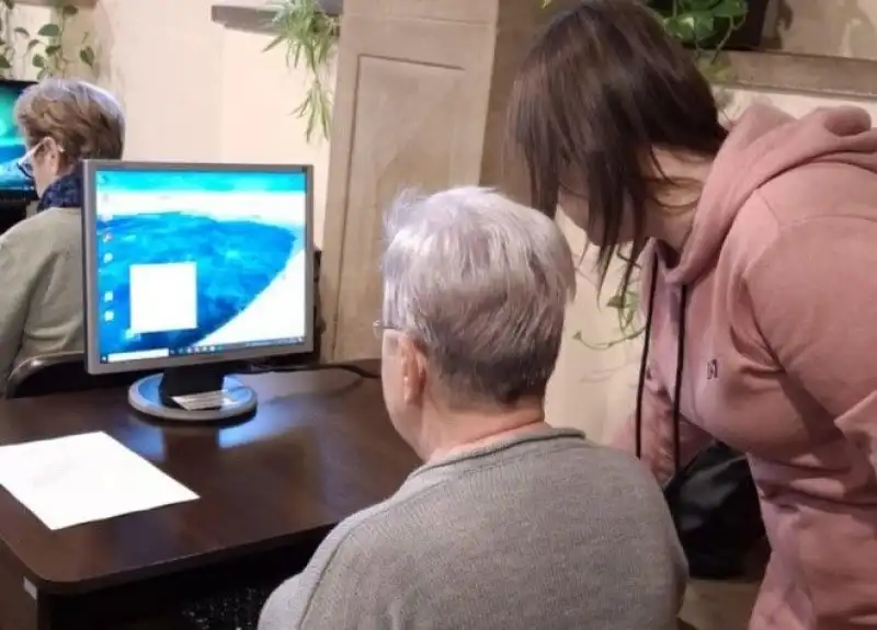 Nowosądeccy seniorzy uczą się bezpiecznego korzystania z Internetu