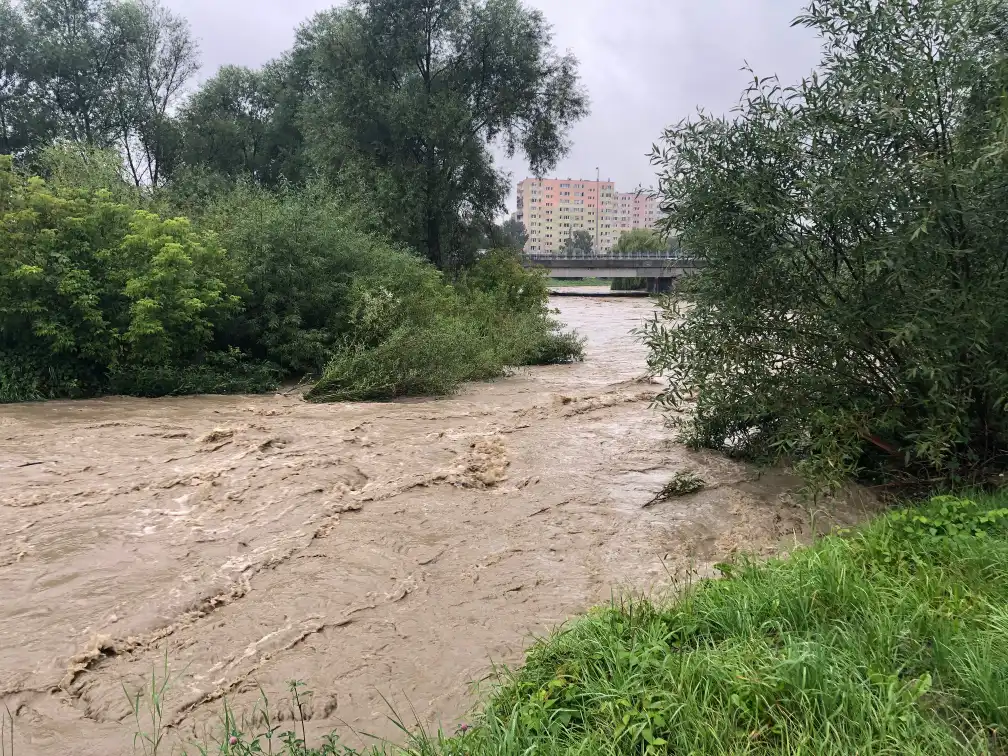 Intensywne opady deszczu na Sądecczyźnie: Ponad 40 interwencji strażaków w ciągu jednego dnia