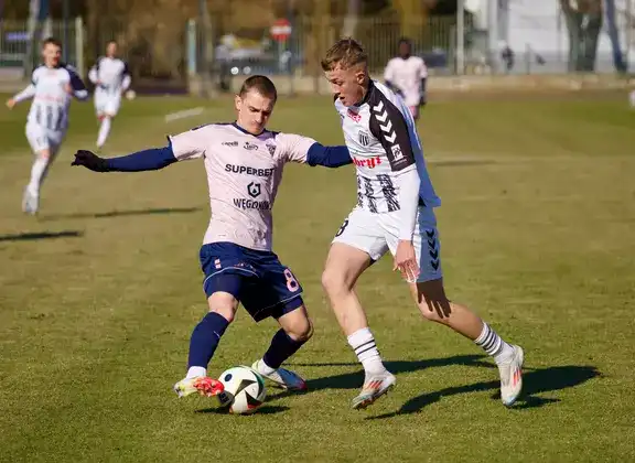 Biało-Czarni walczyli do końca. Górnik górą, ale honorowy gol w wykonaniu Skałeckiego