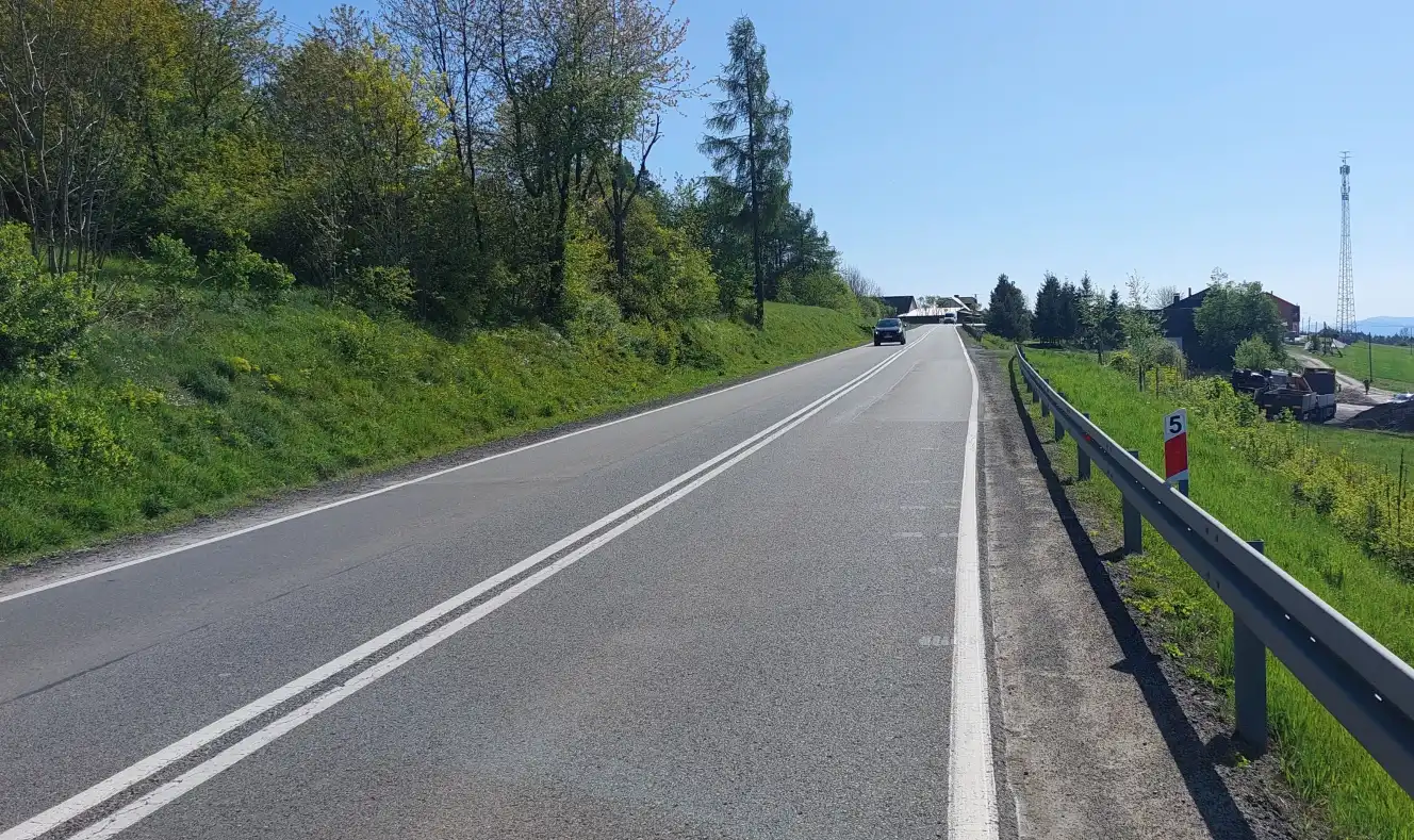 Nowe chodniki, mosty i skrzyżowania. Modernizacja DK28 nabiera tempa