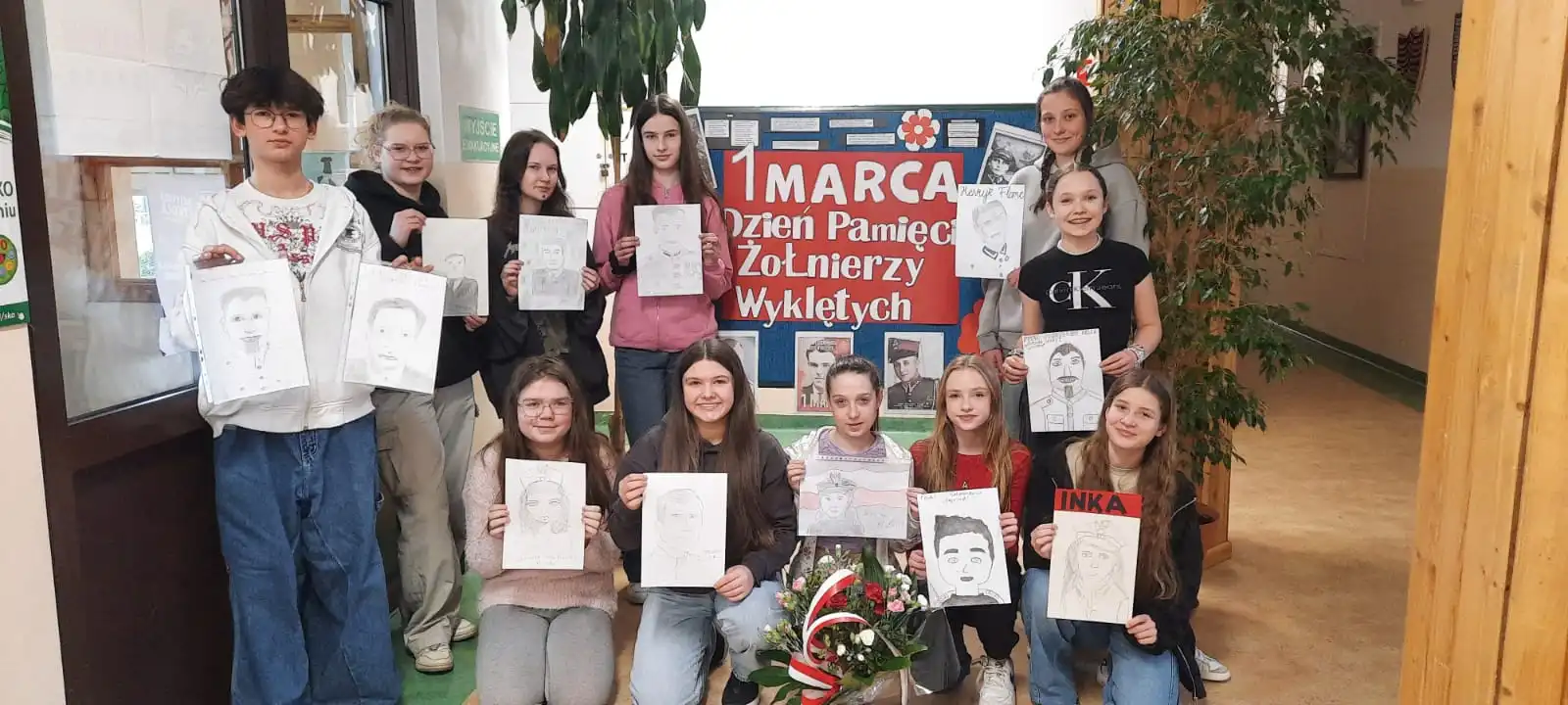 Śladami Żołnierzy Wyklętych. Uczniowie NSP w Piekiełku uczcili Bohaterów