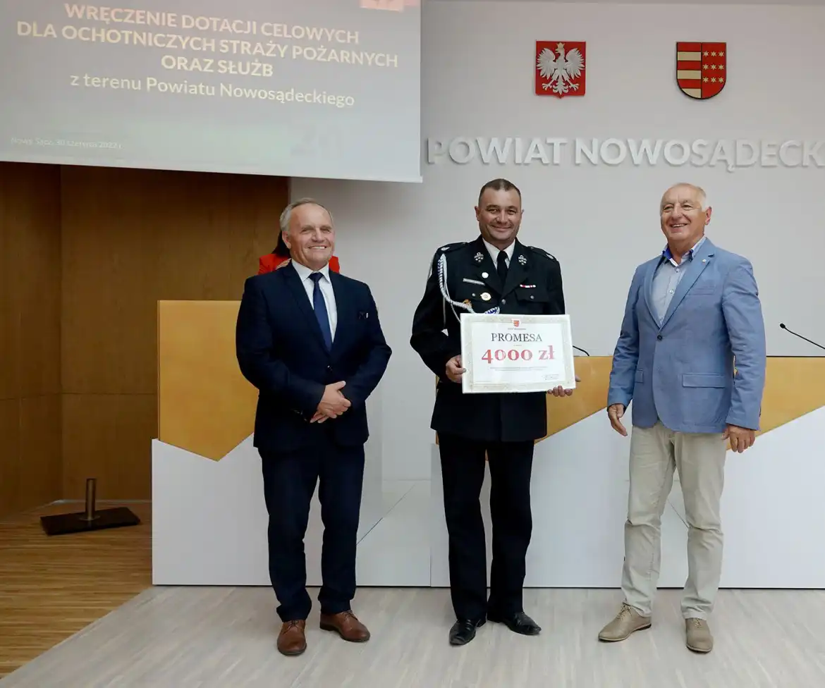 Blisko 300 tys. zł dla strażaków ochotników i służb z terenu powiatu nowosądeckiego