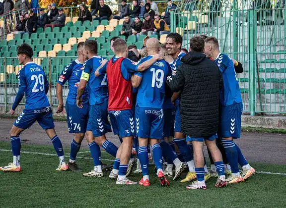 Zwycięski gol w końcówce! Sandecja pokonuje Chełmiankę 2:1