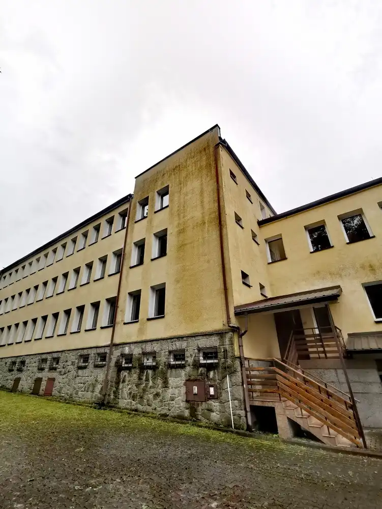 Co dalej z budynkiem po służbie więziennej w Bartkowej-Posadowej?