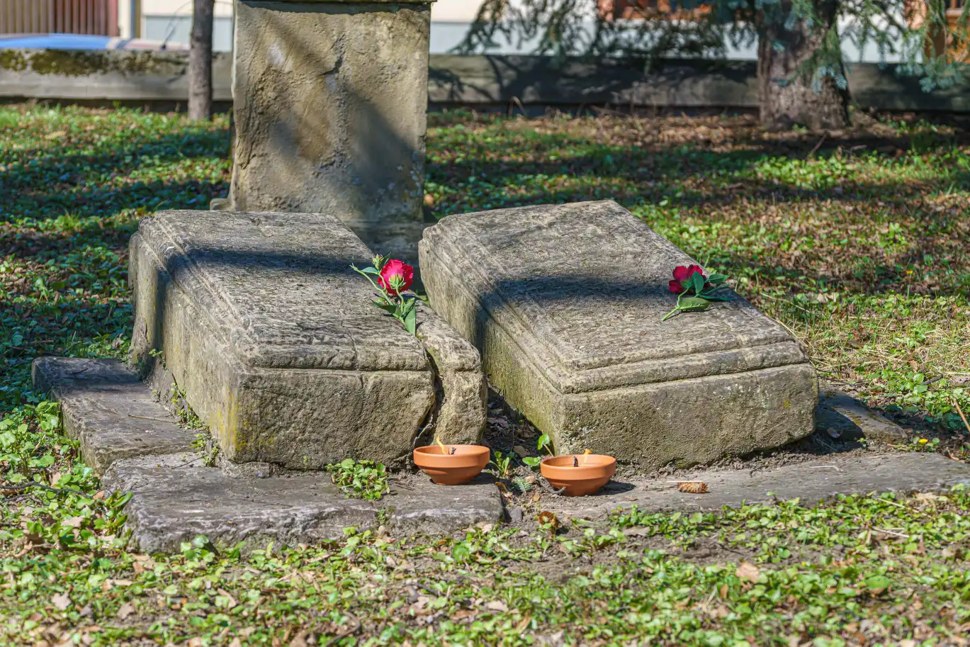W Nowym Sączu odbyło się wiosenne sprzątanie Starego Cmentarza