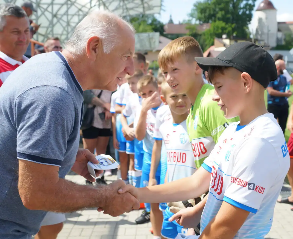 Reprezentacja Słowacji z pucharem starosty nowosądeckiego