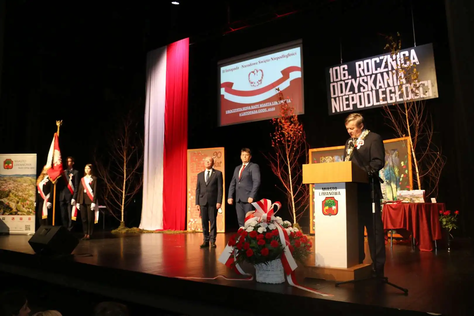 Limanowska sesja z okazji 106-lecia Niepodległości. Medal „Pro Patria” i artystyczne występy