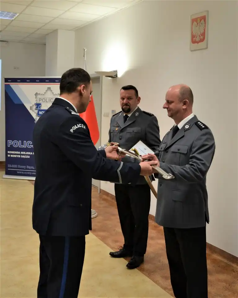 Naczelnik sądeckiej Drogówki i Komendant Komisariatu w Łososinie Dolnej uroczyście pożegnali się z mundurem