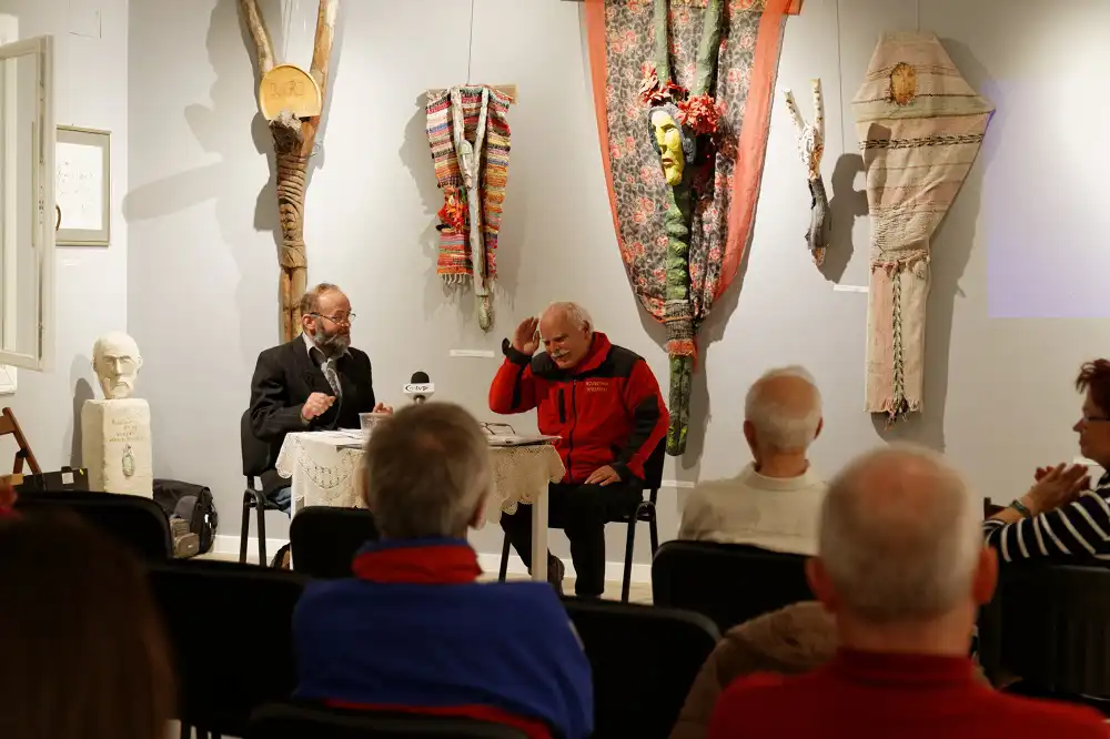 Poetyckie spotkanie z Julianem Klamerusem w Muzeum Nikifora