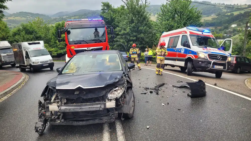 Piwniczna - Zdrój: Na ul. Krakowskiej zderzyły się dwa samochody