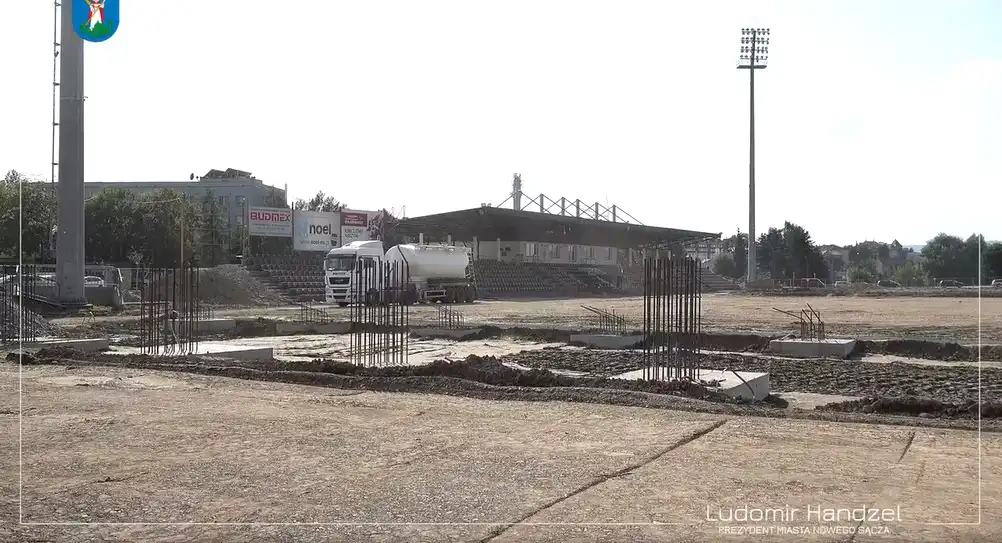 Na budowie stadionu miejskiego Sandecji praca wre