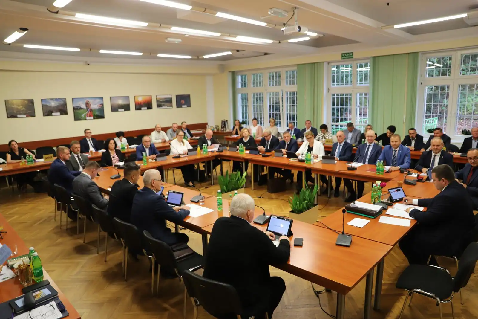 VIII sesja Rady Gminy Limanowa. Inwestycje, bezpieczeństwo i rozwój infrastruktury w centrum uwagi
