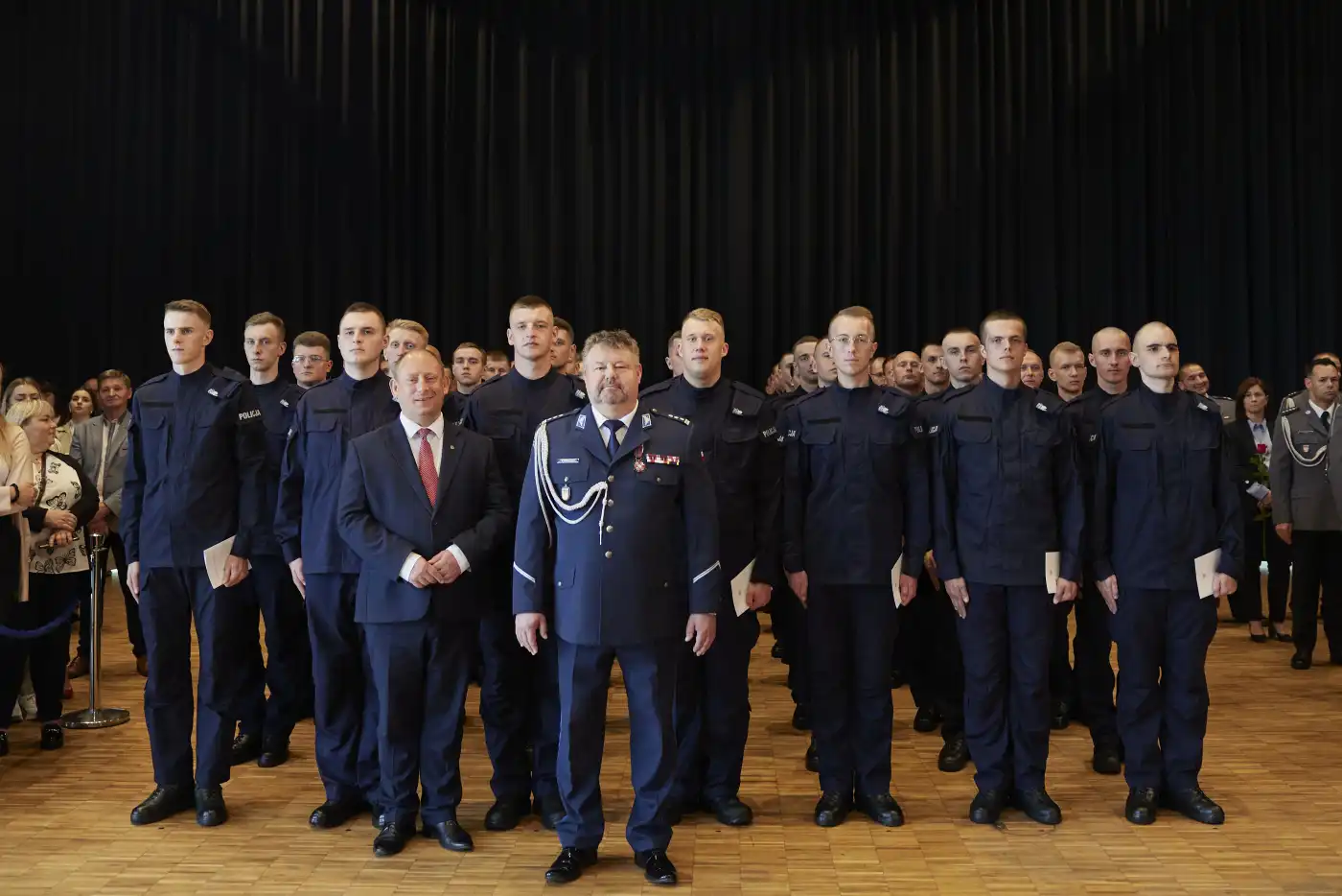 Ślubowanie nowo przyjętych policjantów garnizonu małopolskiego. 8 z nich będzie pełniło służbę w Nowym Sączu