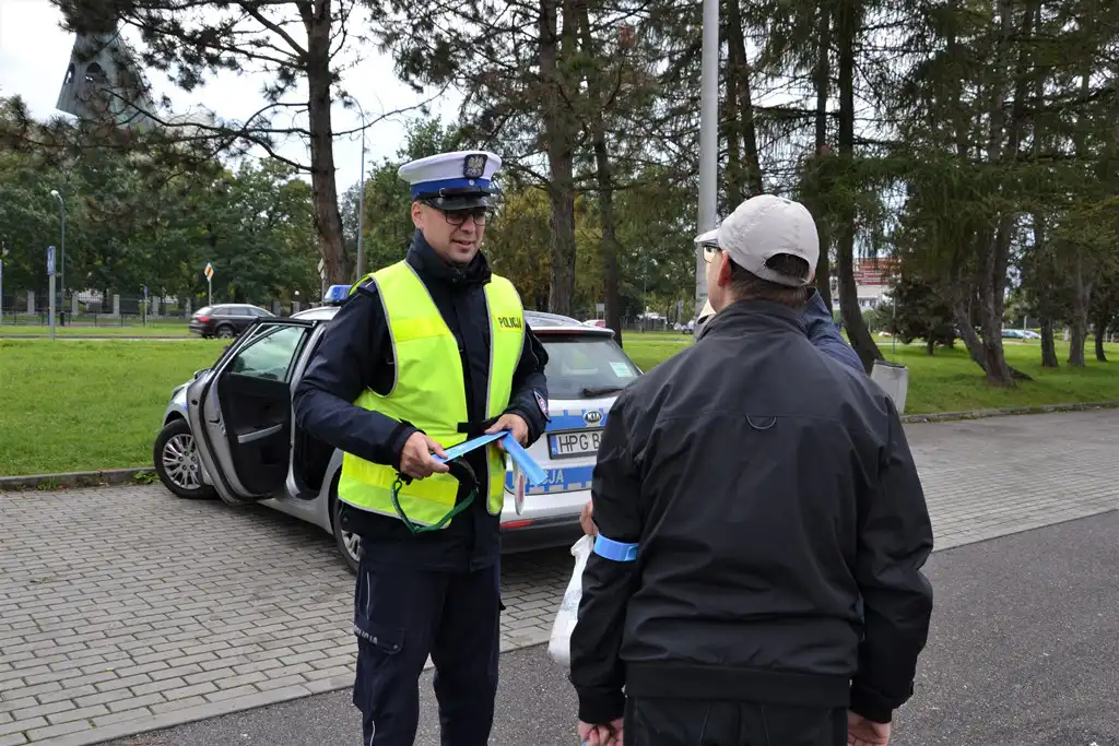 ROADPOL Safety Days z sądecką drogówką. Był symulator dachowania i alkogogle