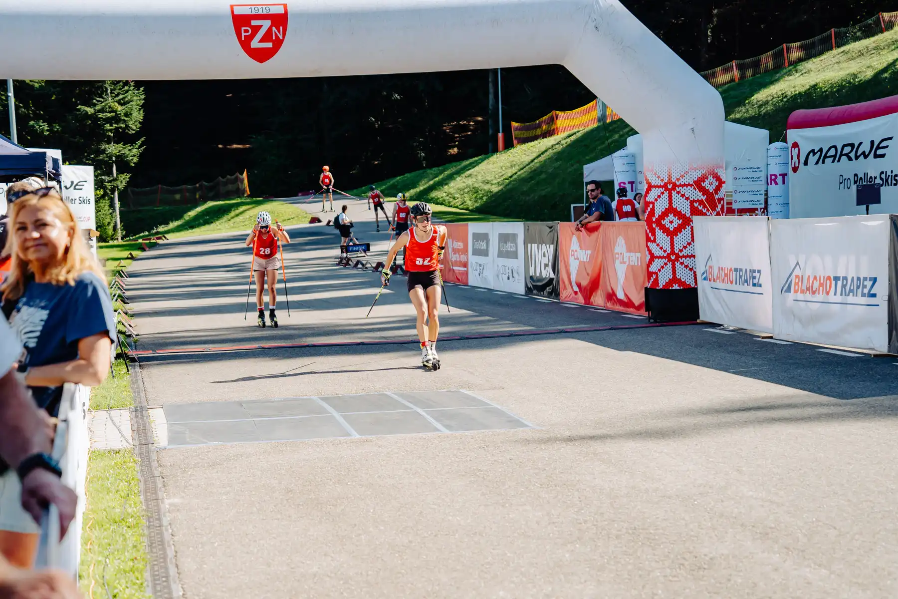 Sportowe emocje w gminie Grybów. Nartorolkowa elita rywalizowała w Ptaszkowej