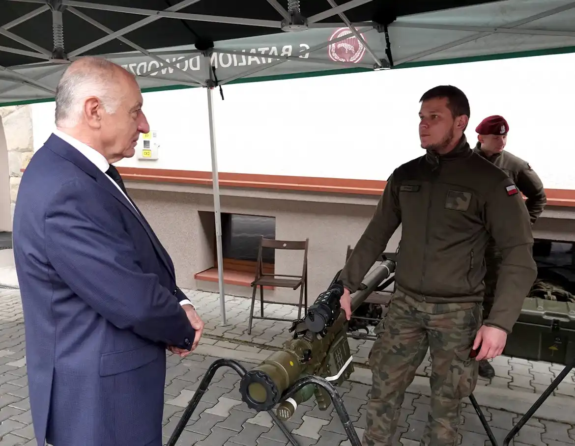 Kilkuset uczniów klas ósmych na Dniach Otwartych Zespół Szkół w Marcinkowicach