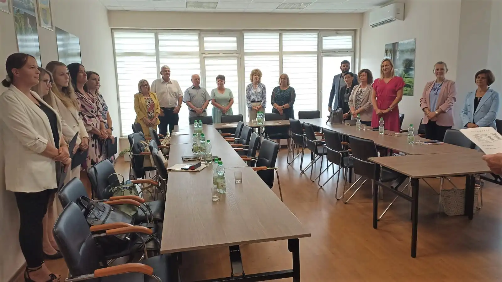 Nowy rok szkolny rozpoczną jako nauczyciele mianowani. Wójt Gminy Podegrodzie wręczył 5 awansów