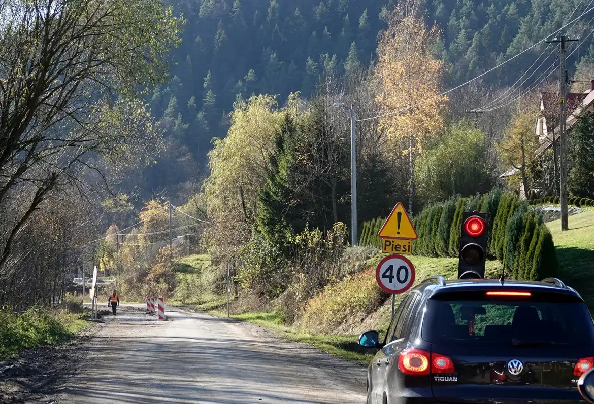 Trwa modernizacja drogi powiatowej Kotów – Kamianna
