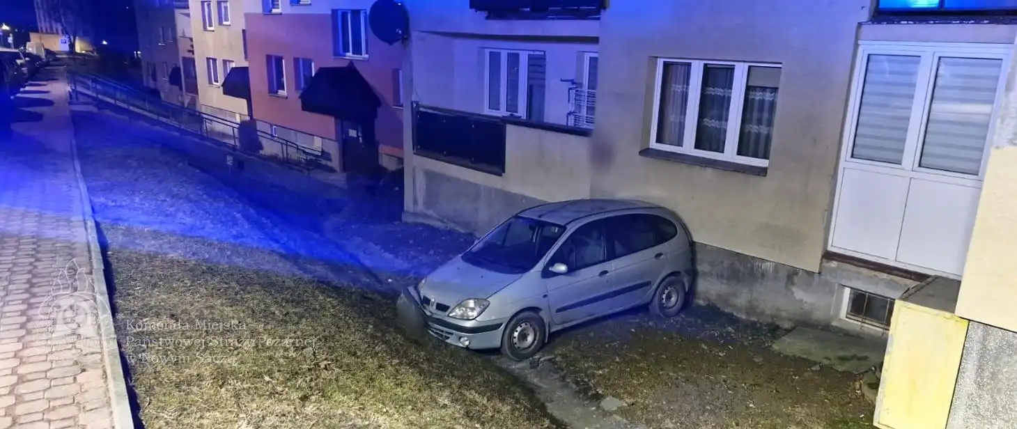 Krynica-Zdrój: Samochód uderzył w elewację budynku