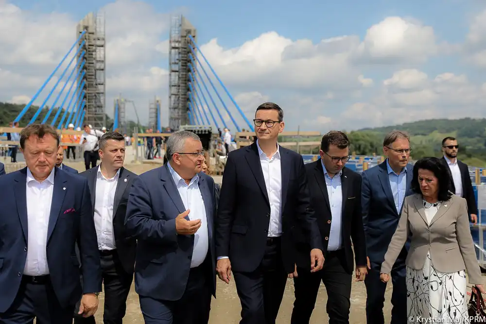 Budowa nowego mostu na Dunajcu w Kurowie idzie zgodnie z planem