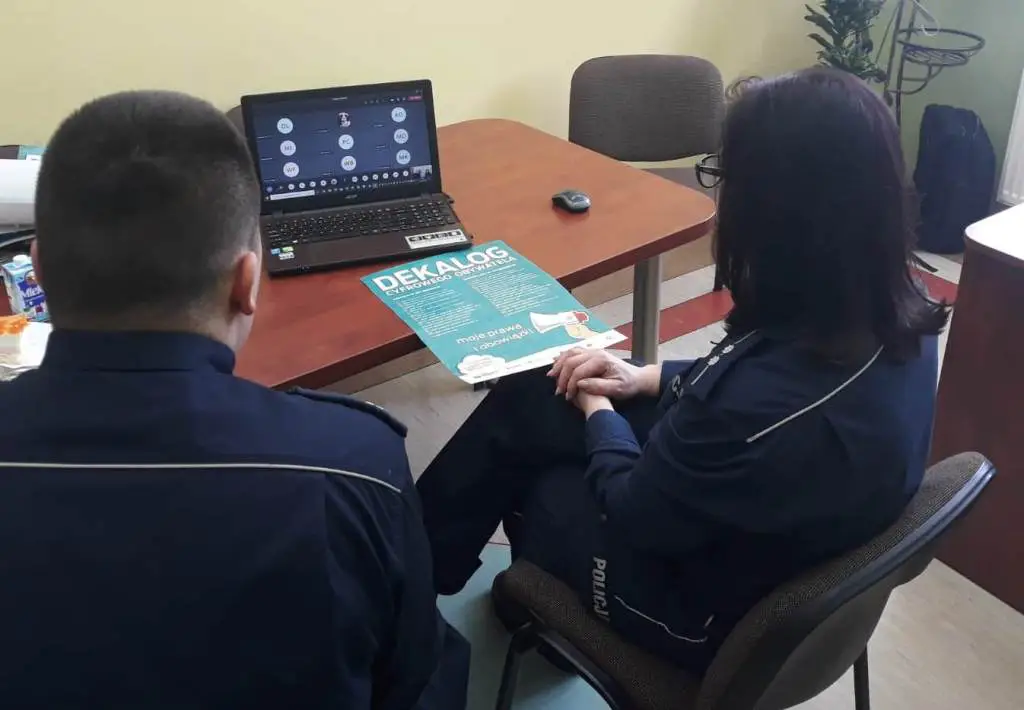Policjanci uczyli najmłodszych zasad bezpiecznego korzystania z Internetu