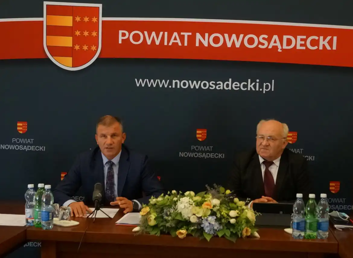 Gospodarowanie odpadami i przeciwdziałanie COVID-19 tematami posiedzenia Wspólnej Komisji Bezpieczeństwa i Porządku