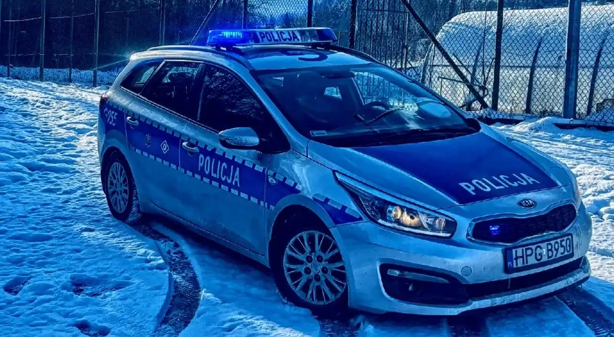Zimowe warunki na drogach. Policjanci apelują o ostrożność