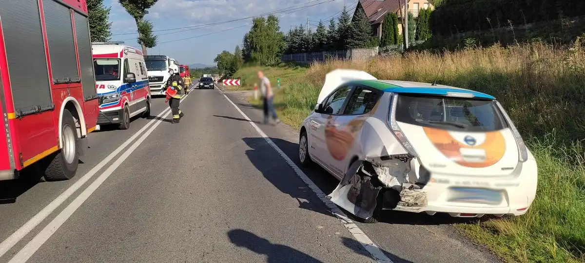 Kolizja we Frycowej. Jedna osoba z obrażeniami trafiła do szpitala