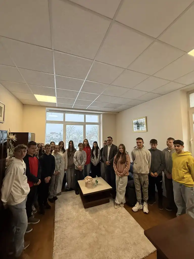 Lekcja samorządu od kuchni. Uczniowie odwiedzili Urząd Gminy Podegrodzie