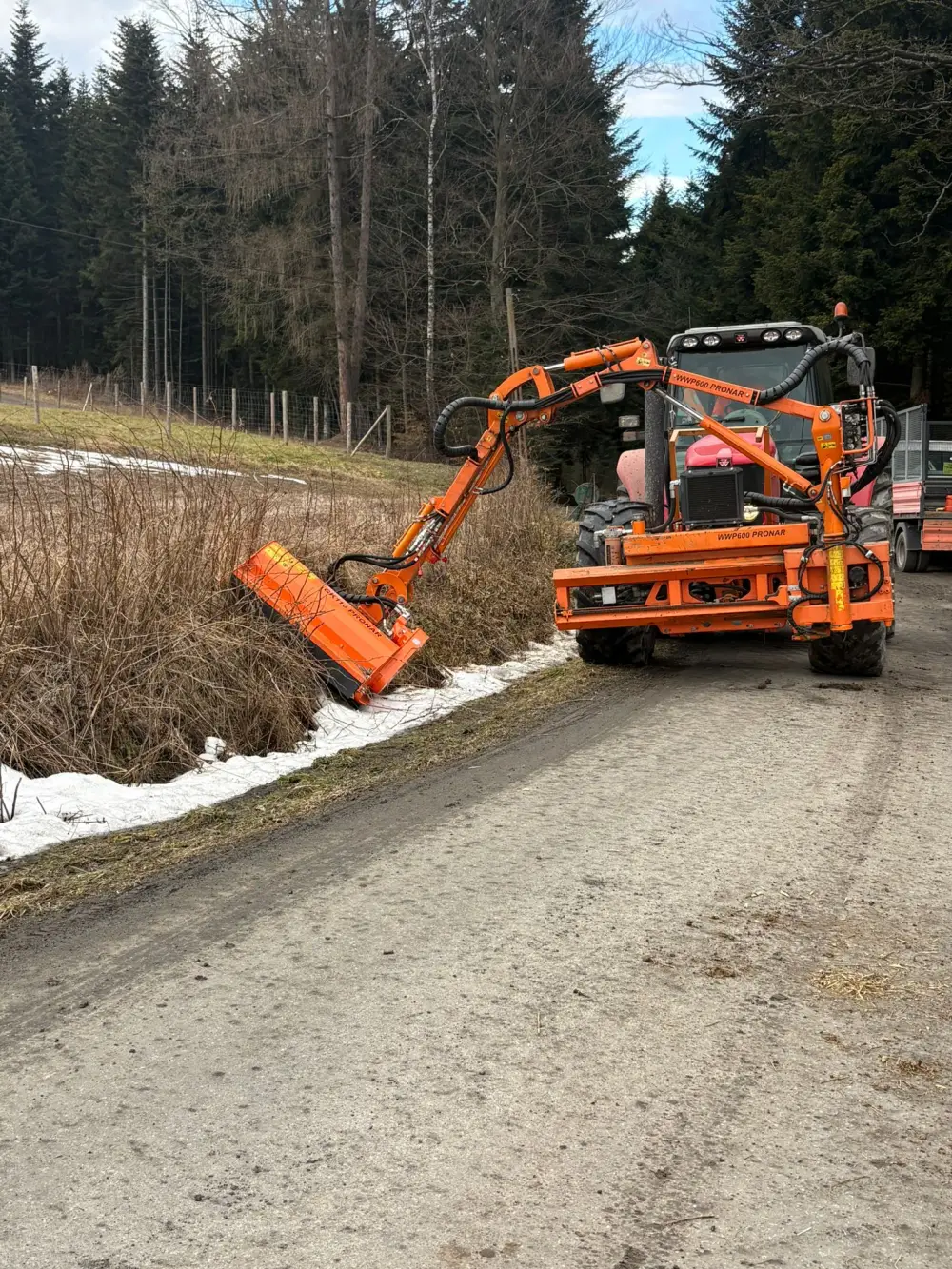 Koszenie poboczy trwa. Kolejne sołectwa na liście prac