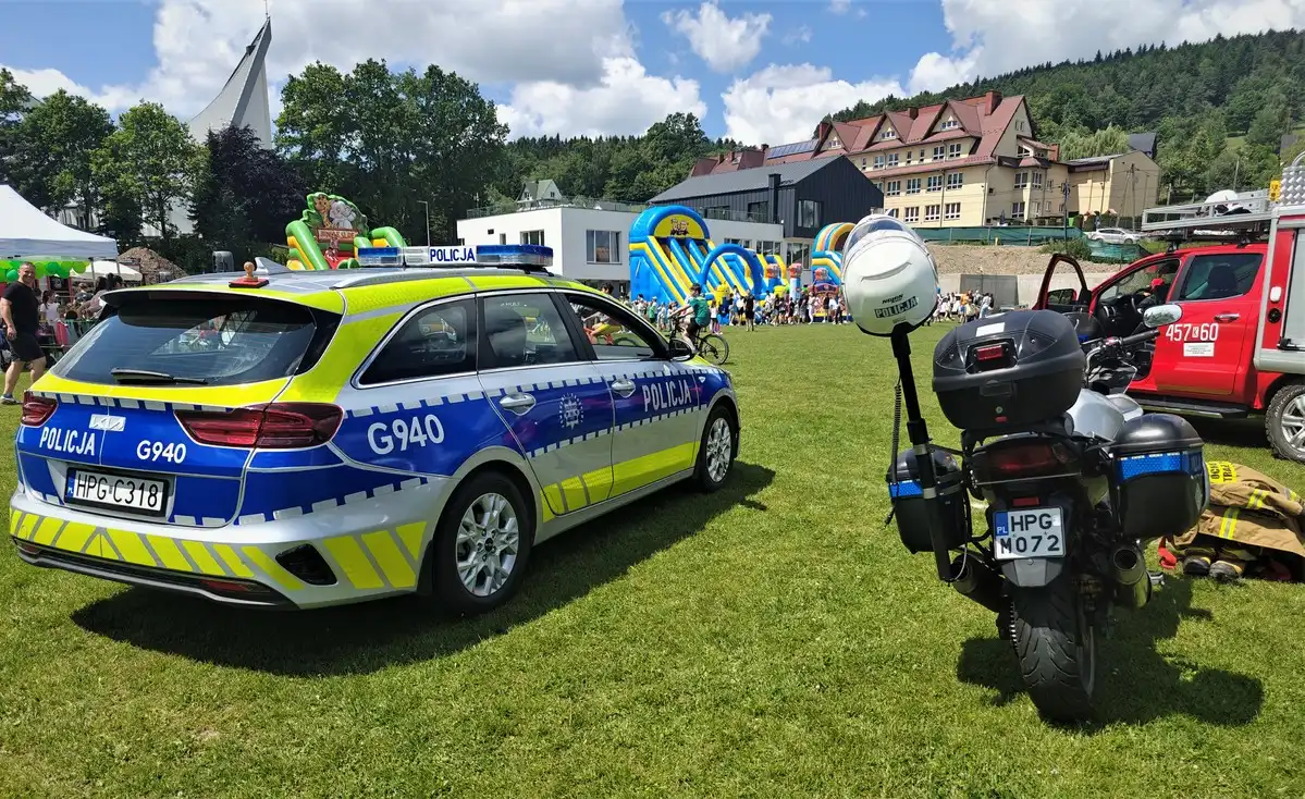 Mundurowi wśród rodzin. Policjanci z Limanowej na pikniku w Starej Wsi