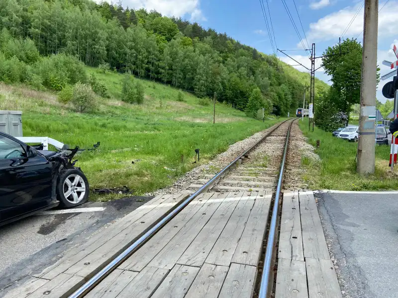 Wypadek na niestrzeżonym przejeździe kolejowym