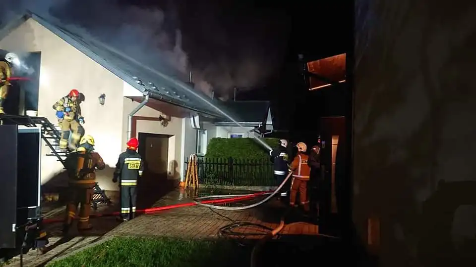 Lipinki: Na poddaszu budynku gospodarczego wybuchł pożar