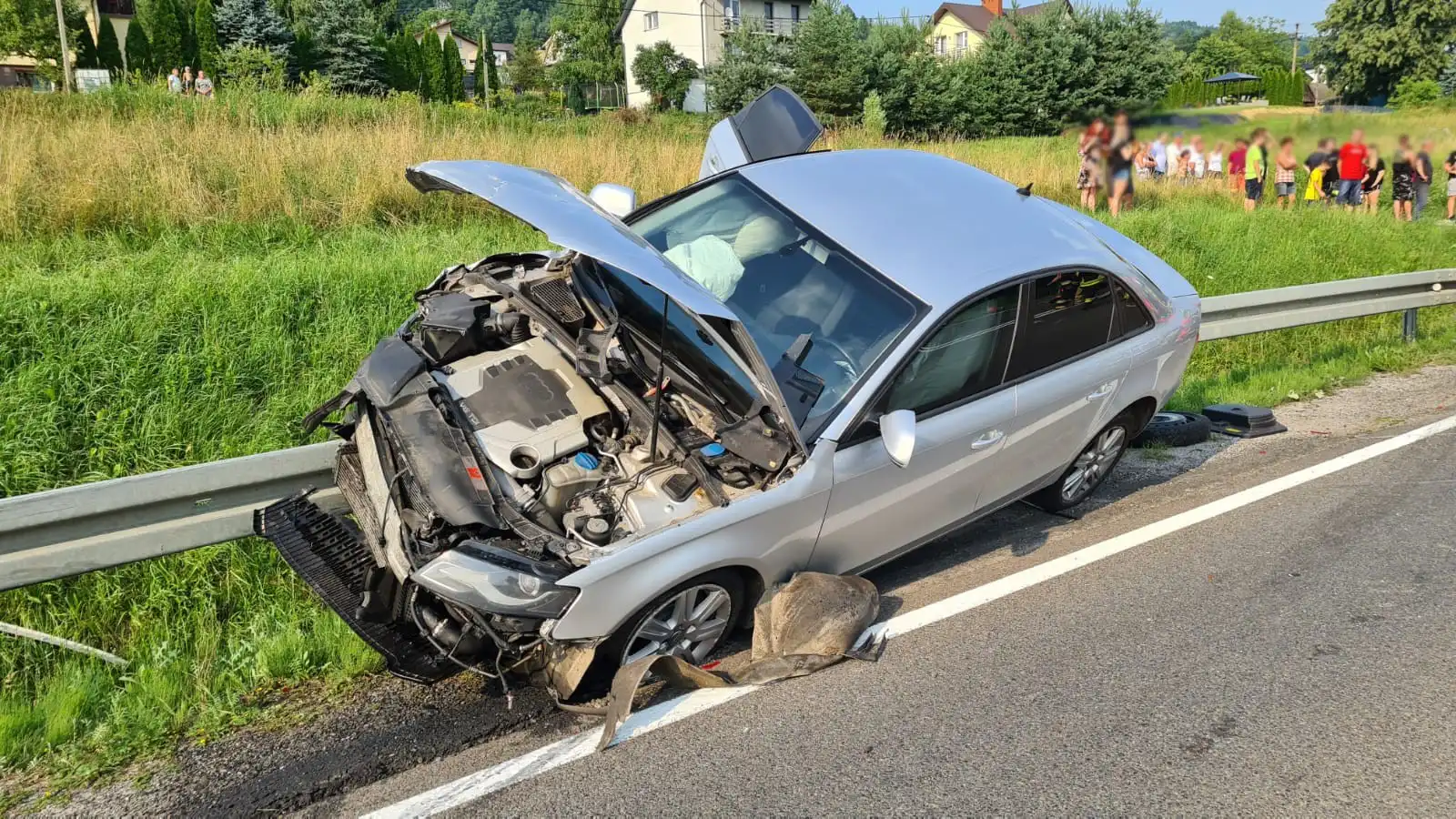 Dramatyczny wypadek w Paszynie. Zderzyły się trzy osobówki. Lądował śmigłowiec LPR