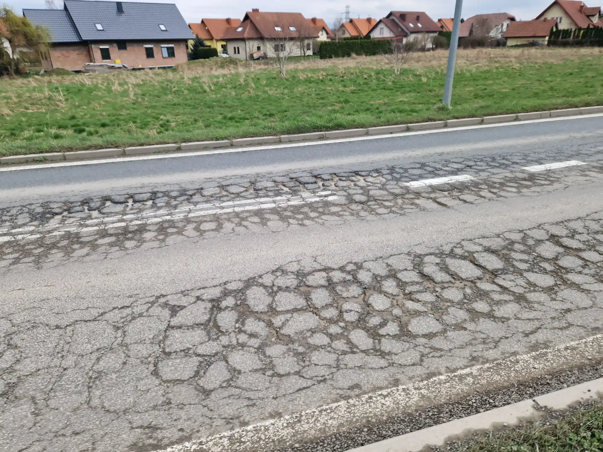 Obwodnica zachodnia Nowego Sącza w coraz gorszym stanie